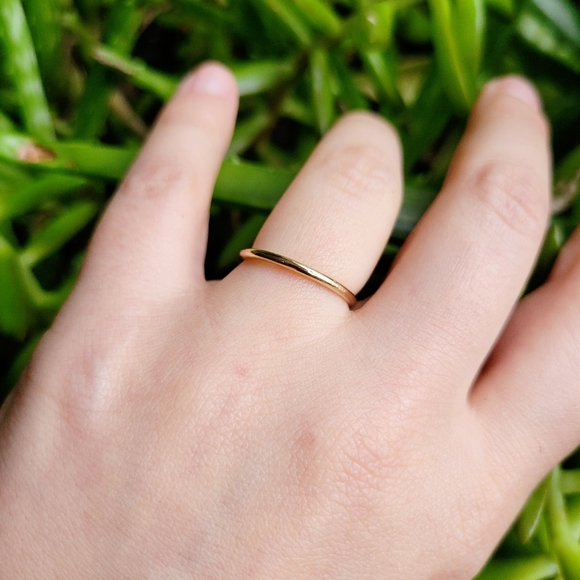 New Simple Classic Gold Ring Band - Picture 3 of 7